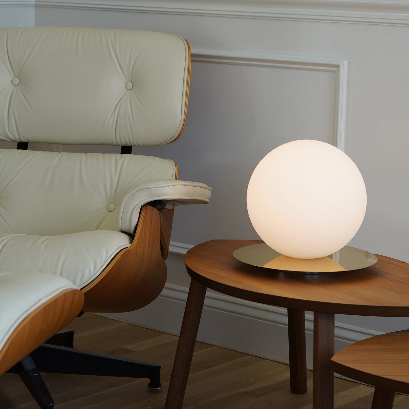 Bola Sphere Table Lamp