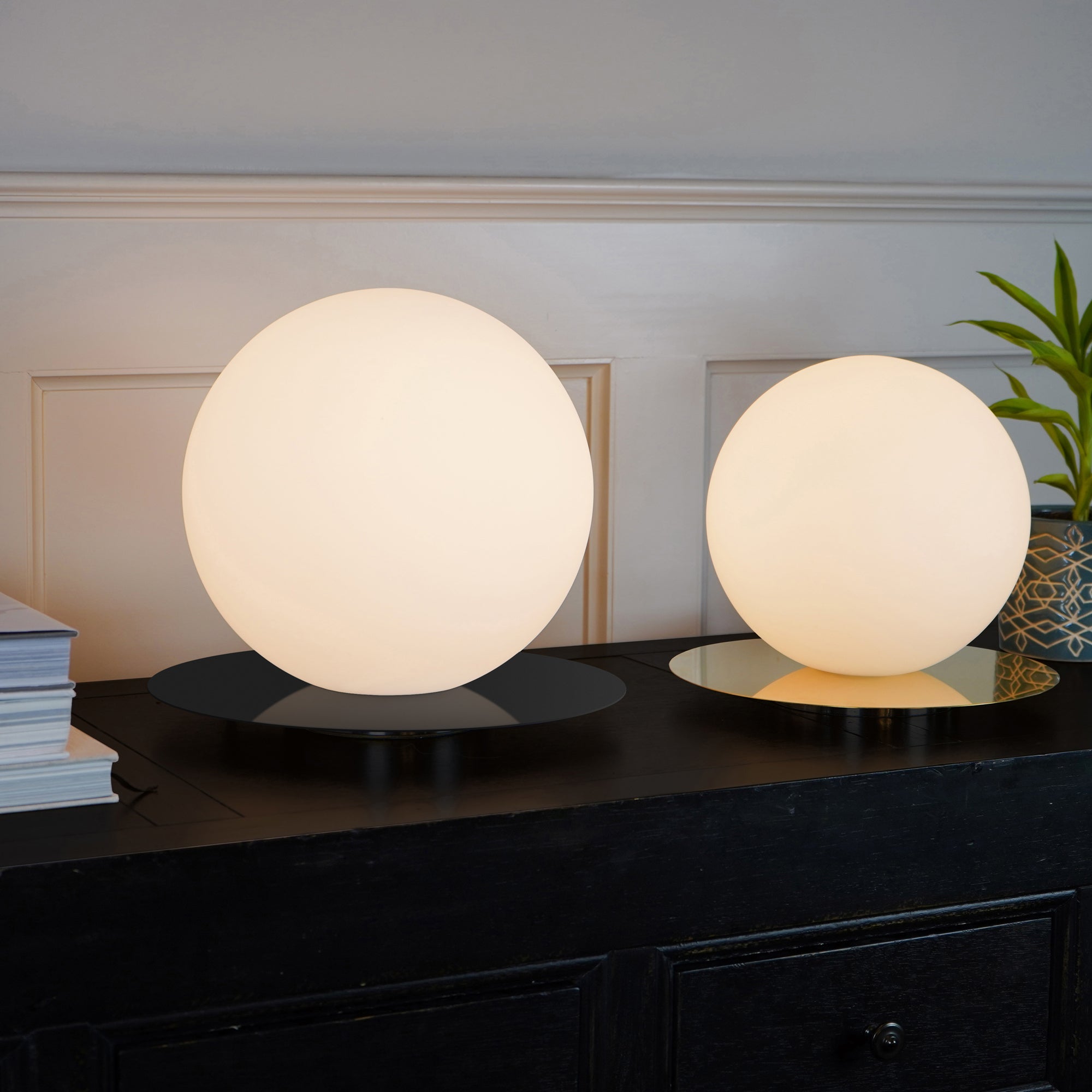 Bola Sphere Table Lamp