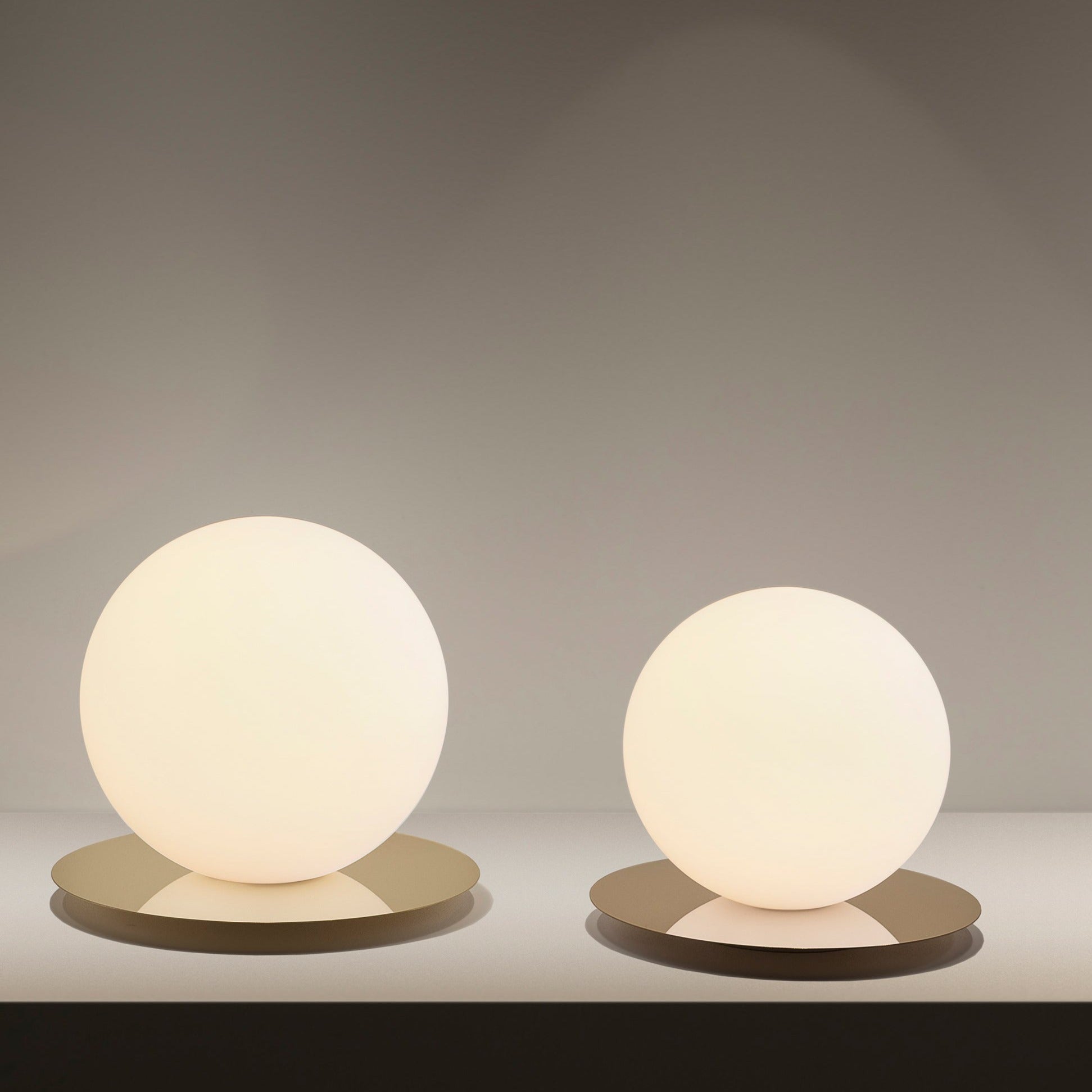 Bola Sphere Table Lamp