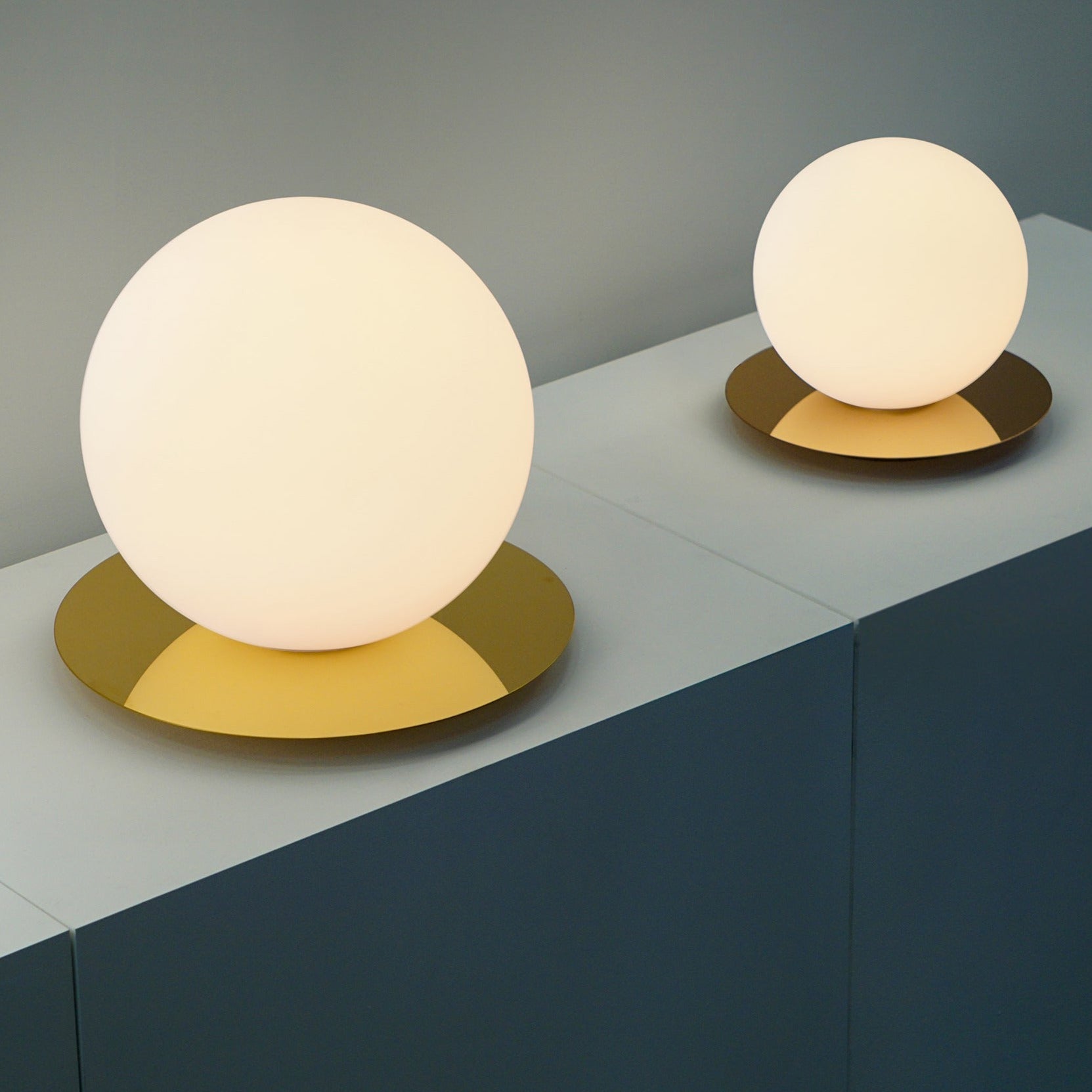 Bola Sphere Table Lamp